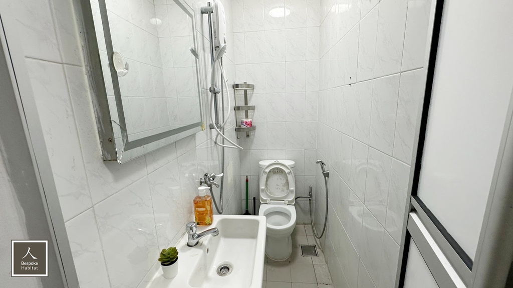 Common bathroom 2