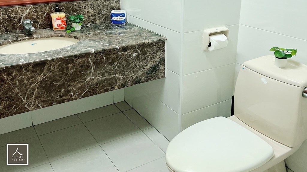 Common Bathroom 1